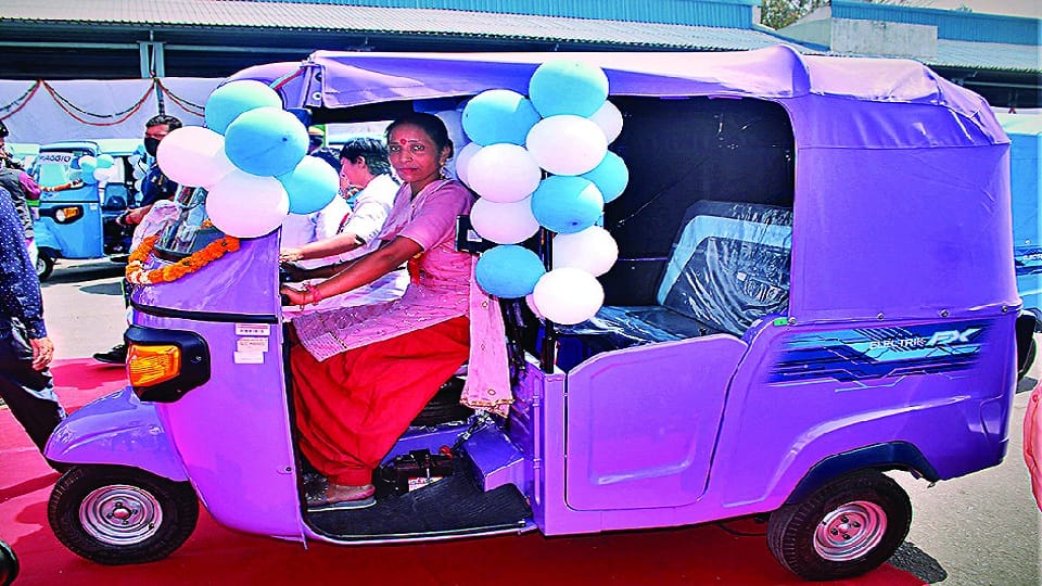 most electric autos in the country will run on the roads of delhi
