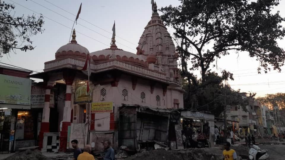 Indore: Tula corporation on demolishing two hundred years old Chhota Ganpati temple, the question is whether widening can not be done without breaking...