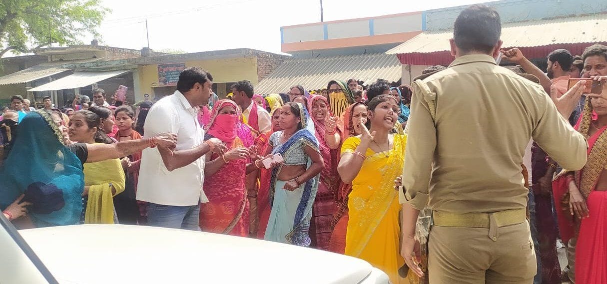 Angered by the attitude of the police, the women surrounded the police station