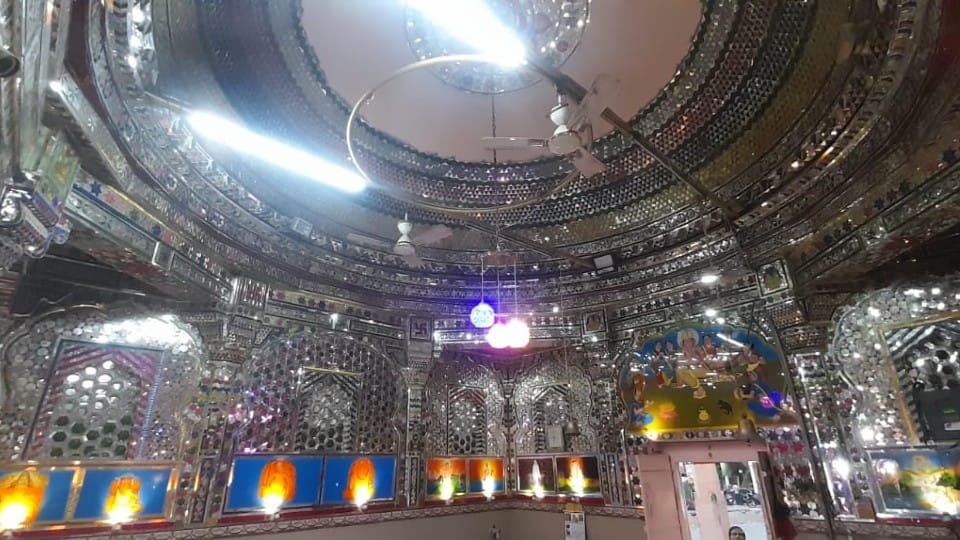 Indore: Tula corporation on demolishing two hundred years old Chhota Ganpati temple, the question is whether widening can not be done without breaking...
