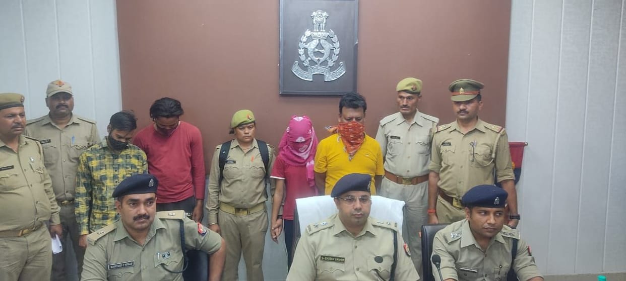 Mathura: 2.80 crores stolen from the bank by mortgage of fake gold, 4 caught