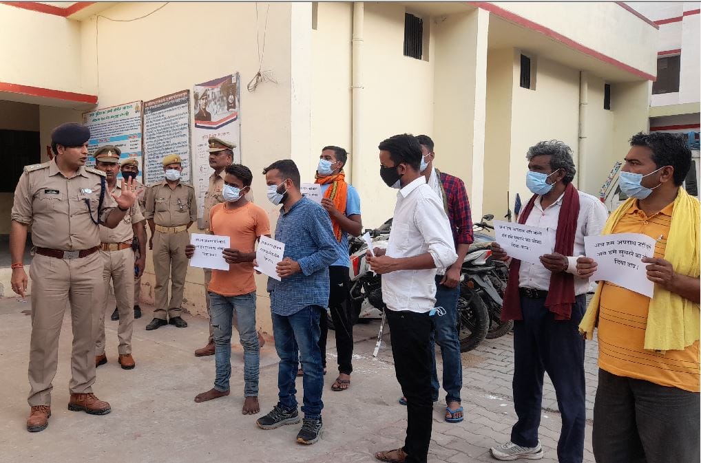 History sheeter reached the mirzapur police station with a placard of crime