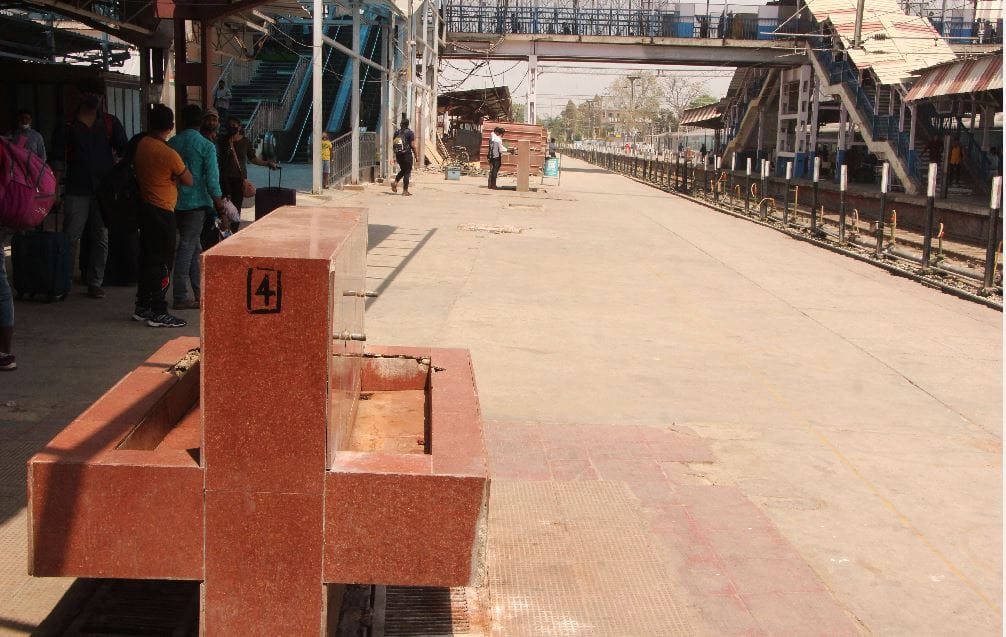 Passenger facilities in bad condition at Varanasi Cantt railway station  foul smell emanating from toilet responsible silence