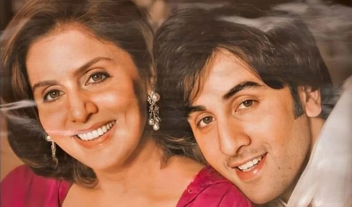 Ranbir Kapoor with mother neetu kapoor takes aamir khan kareena kapoor film laal singh chaddha feather challenge