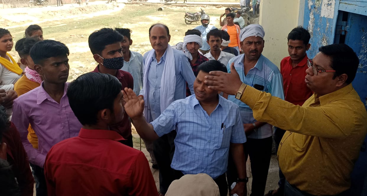 Kanpur dehat : When the paper of Intermediate English was canceled, the principal surrounded the principal and the students created a ruckus