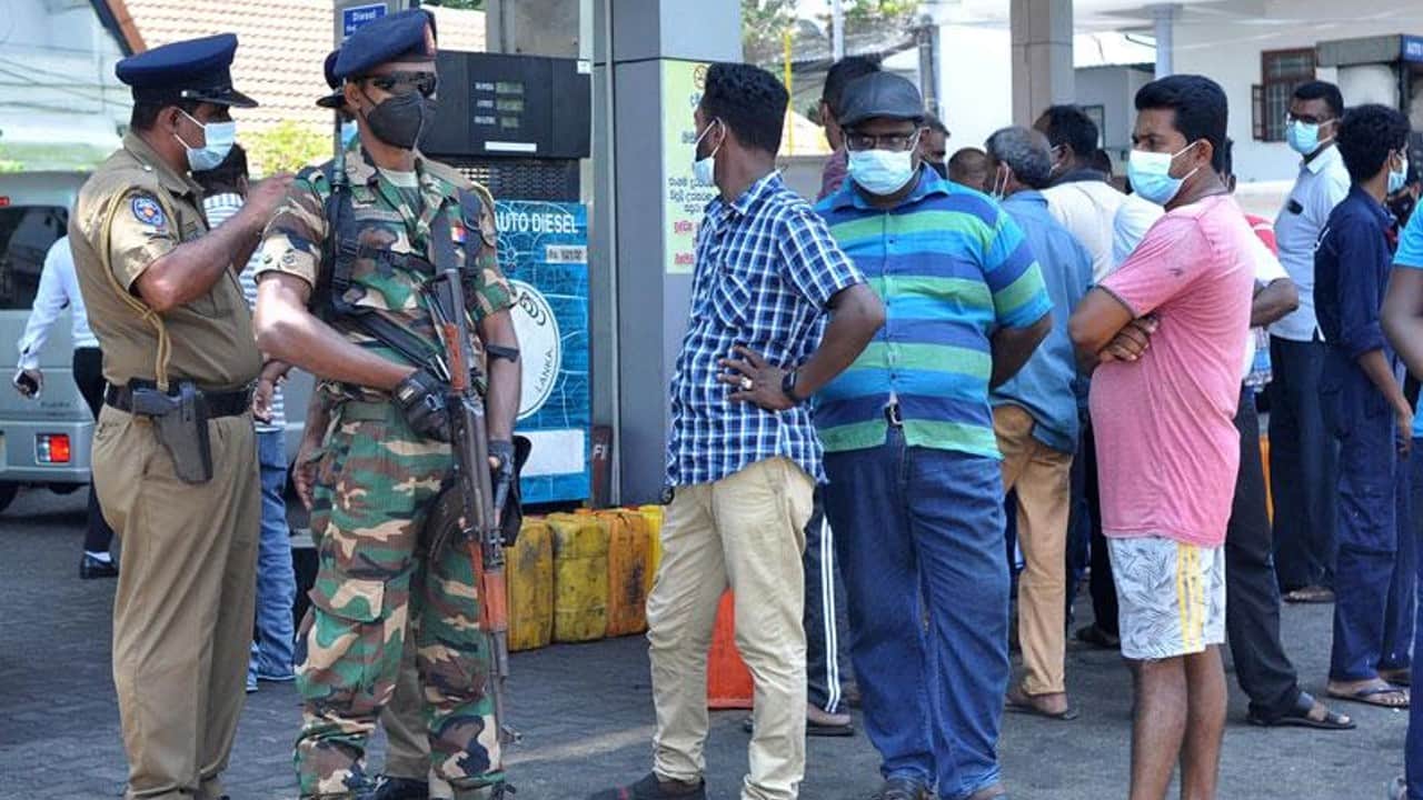 Why is Sri Lanka Facing Economic Crisis: Sri Lanka Power Cut, Fuel Price Hike, Medicine Shortage All You Need to Know in Hindi