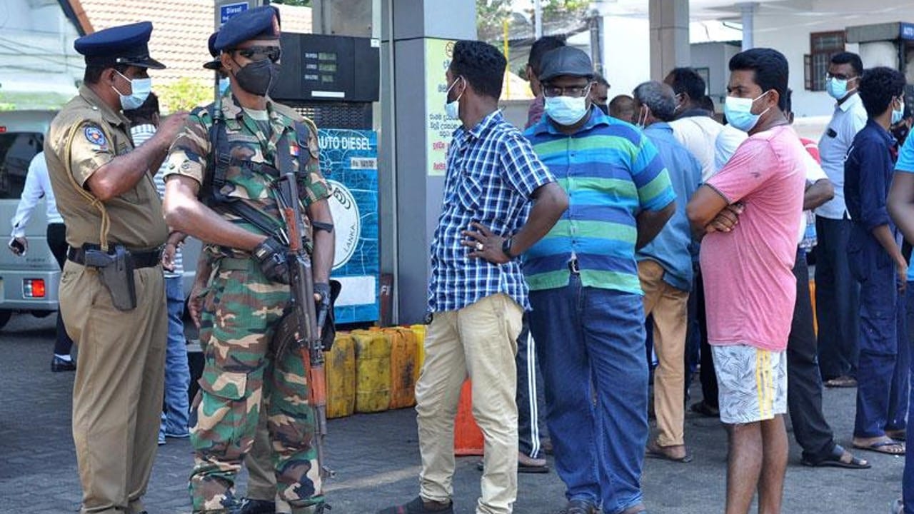 Why is Sri Lanka Facing Economic Crisis: Sri Lanka Power Cut, Fuel Price Hike, Medicine Shortage All You Need to Know in Hindi