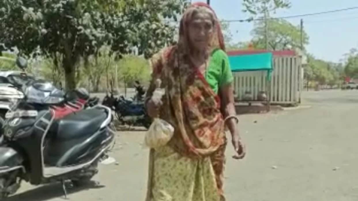 Crying story of 70-year-old old woman: sons snatched land, pension, jewelry, daughter-in-law beats for asking for food