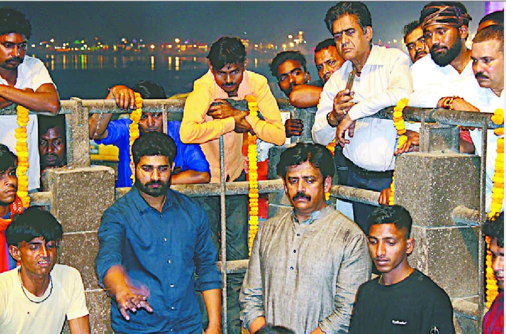 Gorakhpur BJP MP Ravi Kishan elder brother dies funeral held in Varanasi