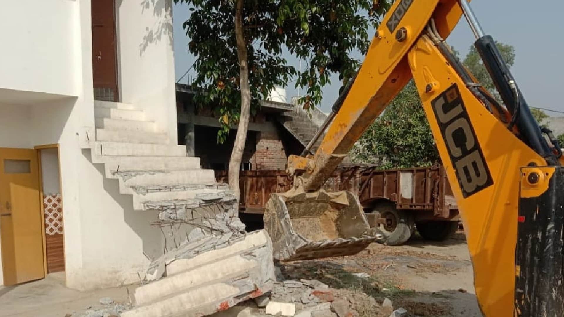 Saharanpur News: Police have action on house of accused by JCB in case of sexual assault