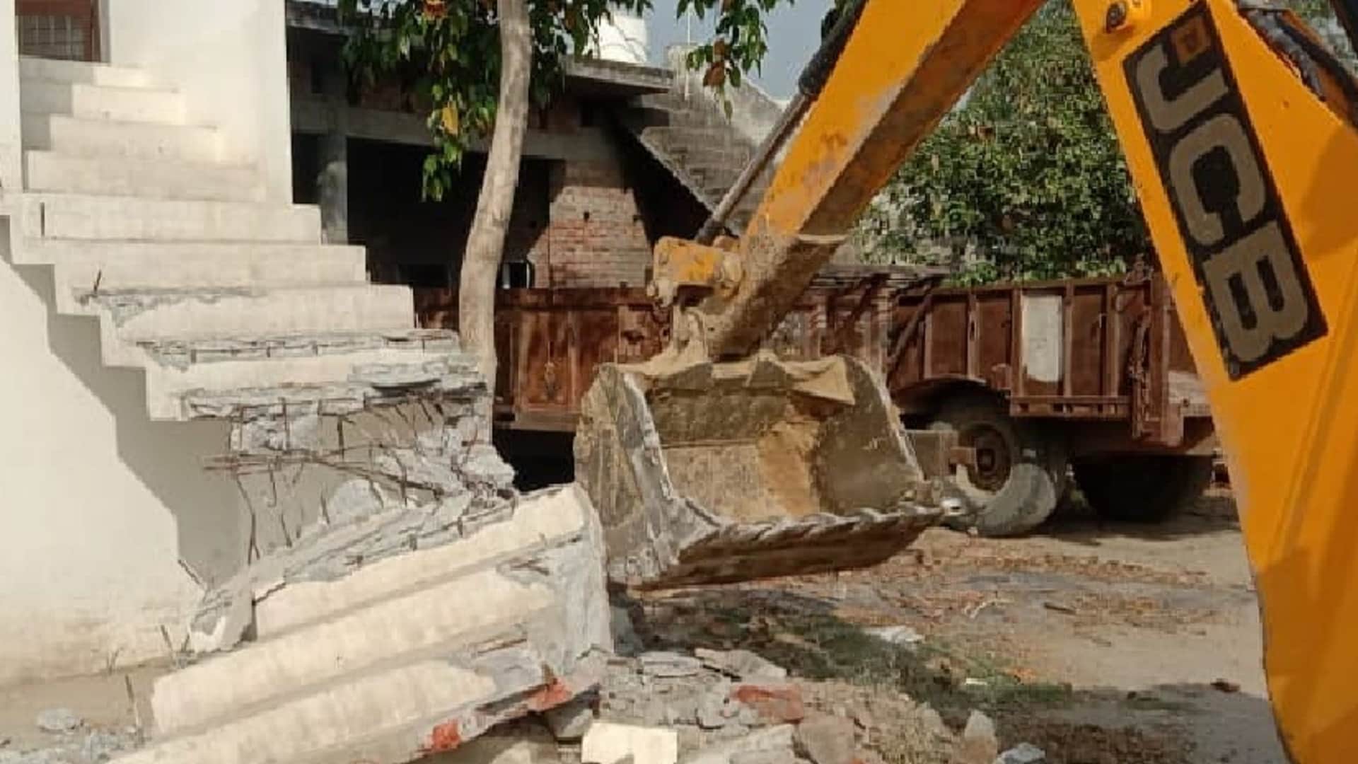 Saharanpur News: Police have action on house of accused by JCB in case of sexual assault