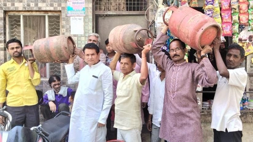Mathura: Congress demonstrated against inflation