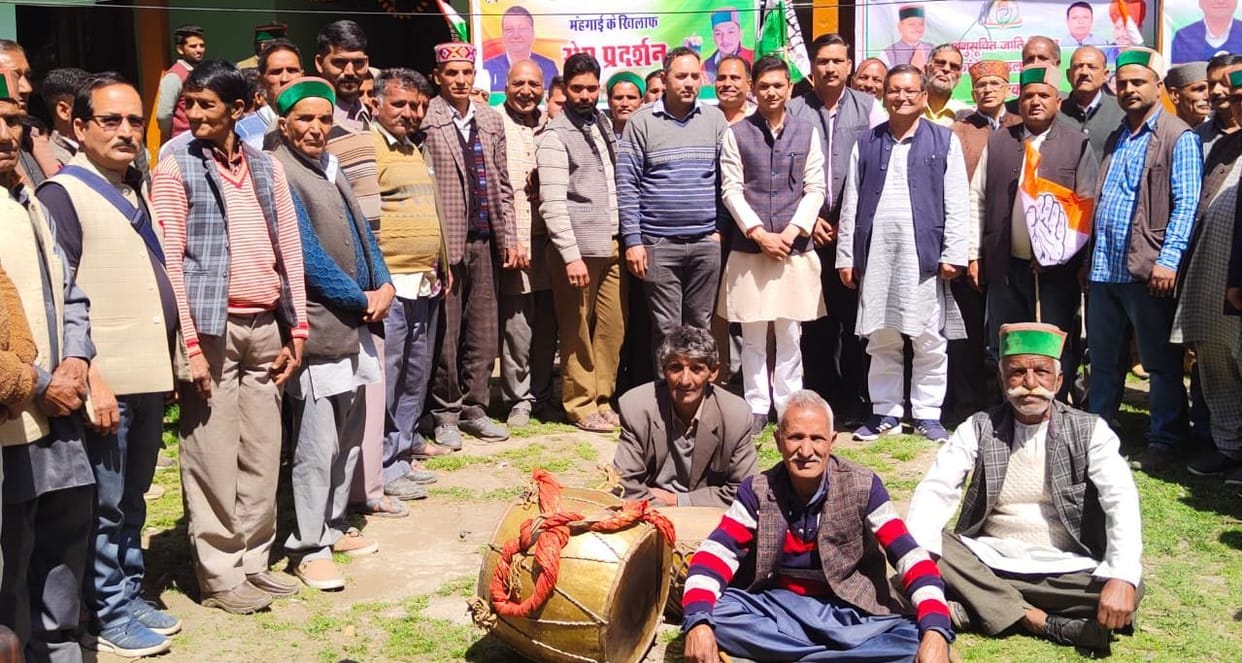 Congress demonstrated on inflation in Mandi