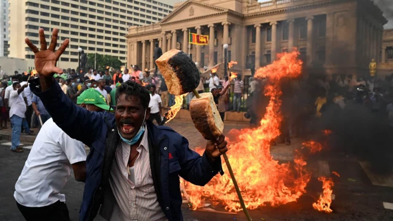 Why is Sri Lanka Facing Economic Crisis: Sri Lanka Power Cut, Fuel Price Hike, Medicine Shortage All You Need to Know in Hindi