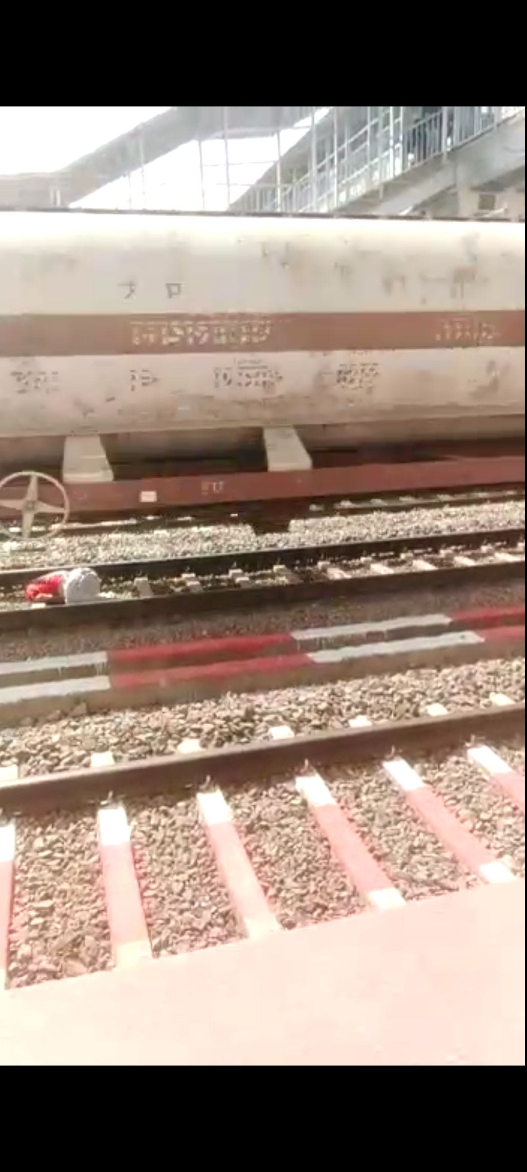 police,train,mahila