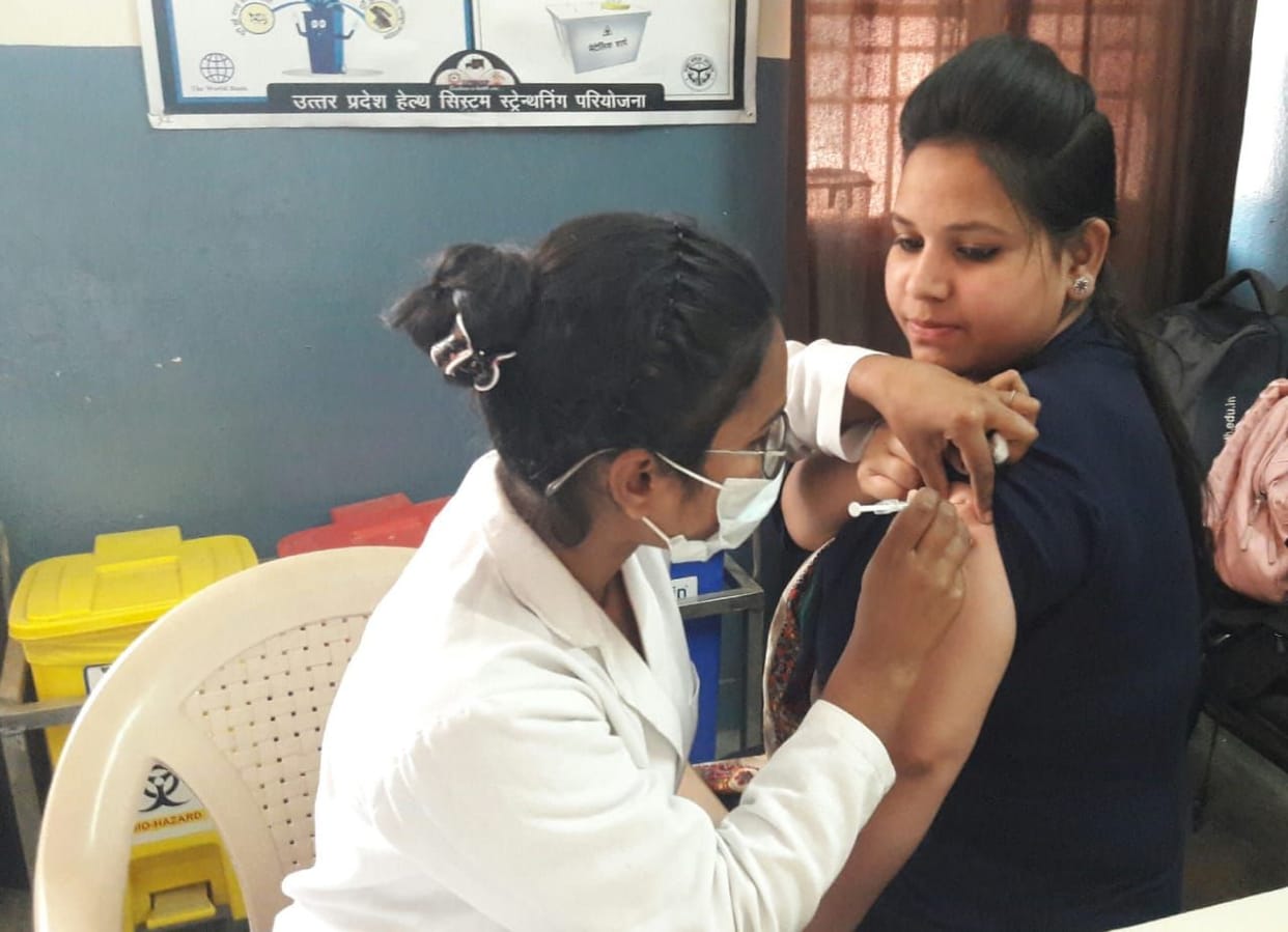 Amar Ujala Campaign: Fear not hesitation, daughters are also ahead in getting vaccinated