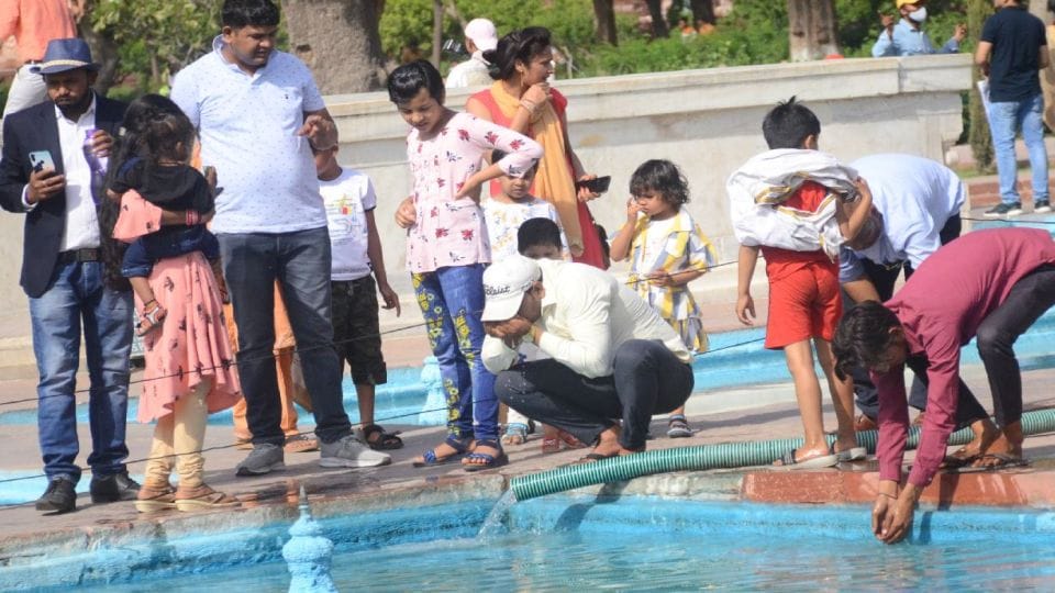 weather update maximum temperature in agra crosses 42 degree on march 31