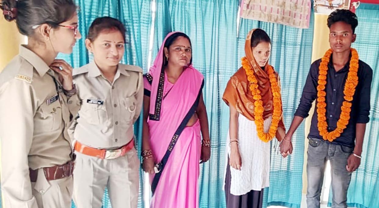 Police garlanded the couple in Shiv Mandir
