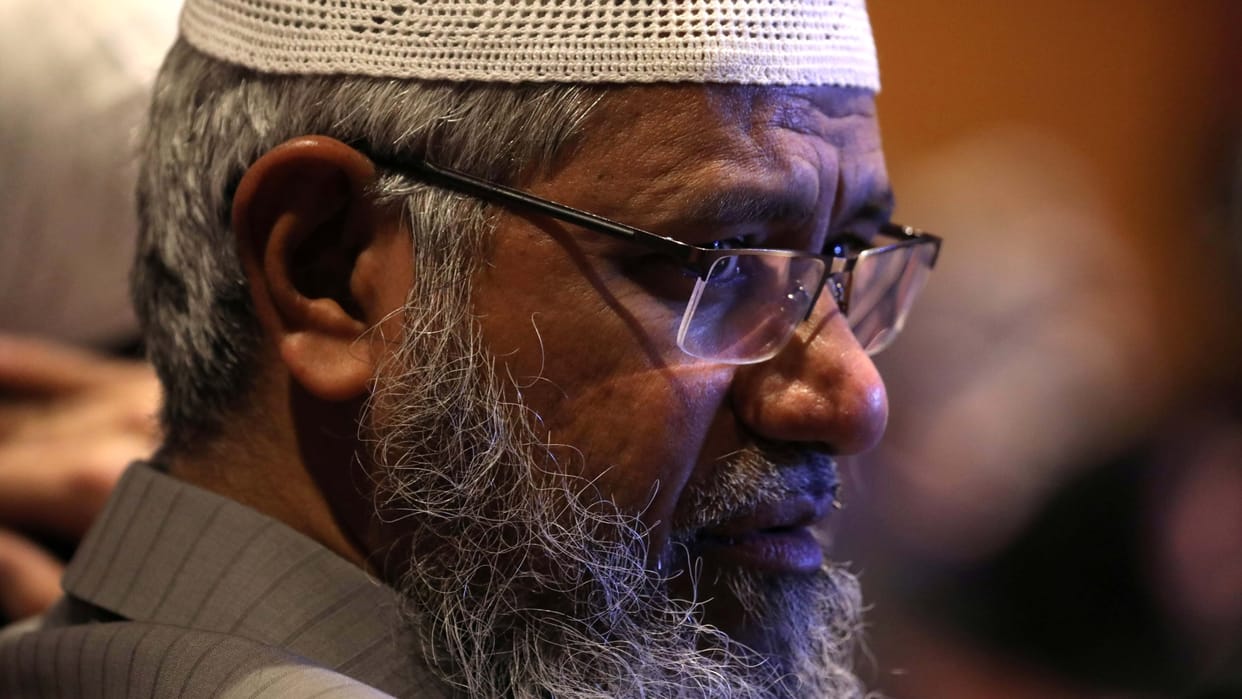 Zakir Naik Islamic Research Foundation aka IRF banned for 5 years in charges of radicalizing Muslim youth news in Hindi