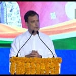 बेंगलुरु में कांग्रेस नेताओं व कार्यकर्ताओं को संबोधित करते राहुल गांधी