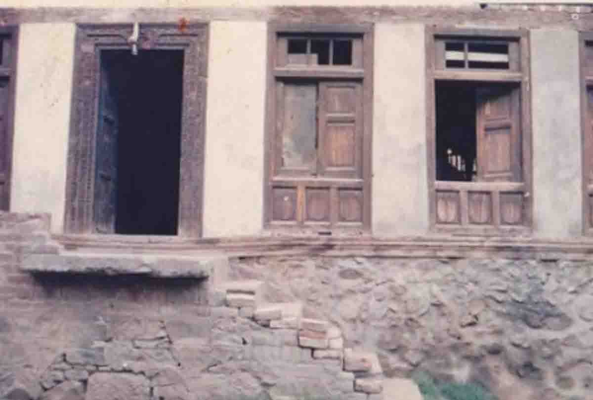 The Real Kashmir Files: Kashmiri Pandit Surendra raina told during 1980s India would win or lose stones pelted at their homes money was forcibly taken for celebration