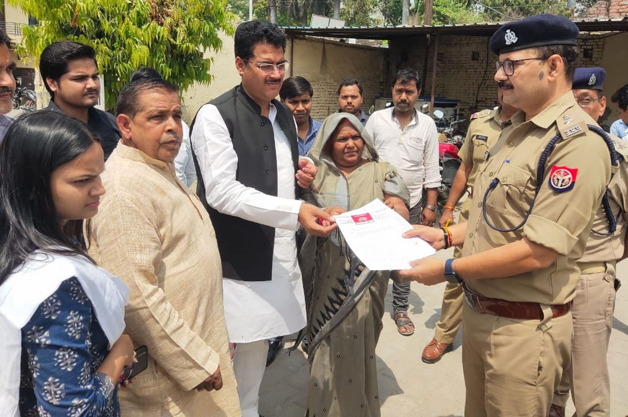 MLA Amethi reached SP office, submitted memorandum
