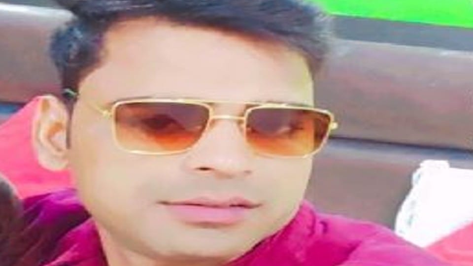 young man shot and injured the girl in agra