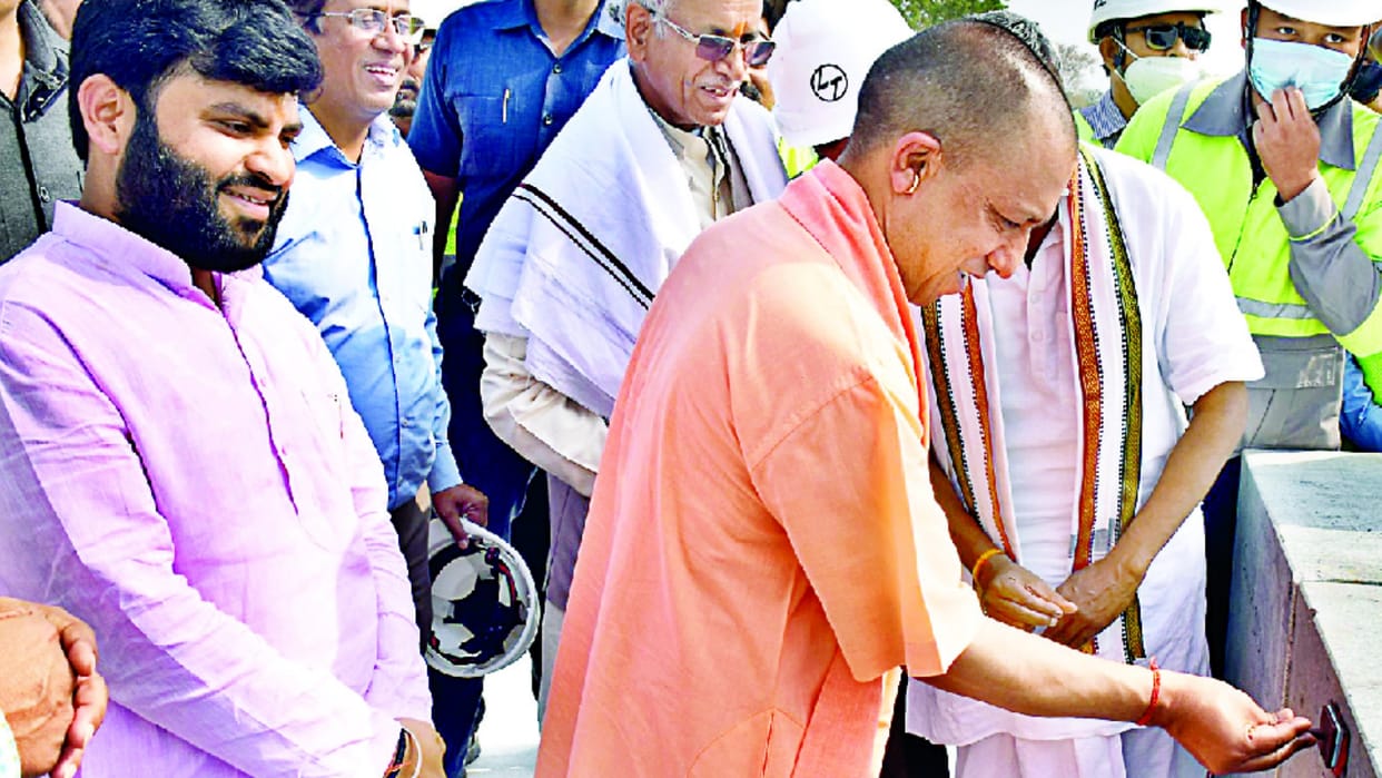 Chief Minister Yogi reached Ayodhya: visited Hanumangarhi and Ramlala, also took blessings from saints