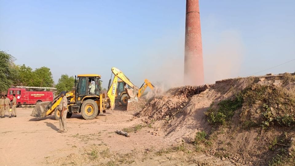 Samajwadi Party Leader demolished cold storage himself after Brick Kiln Demolished By Bulldozer In Etah