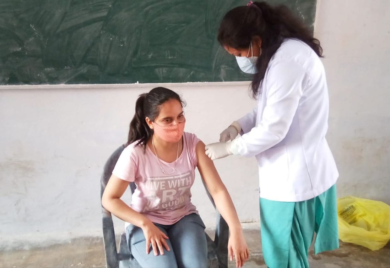 Teenagers are motivating others by getting themselves vaccinated