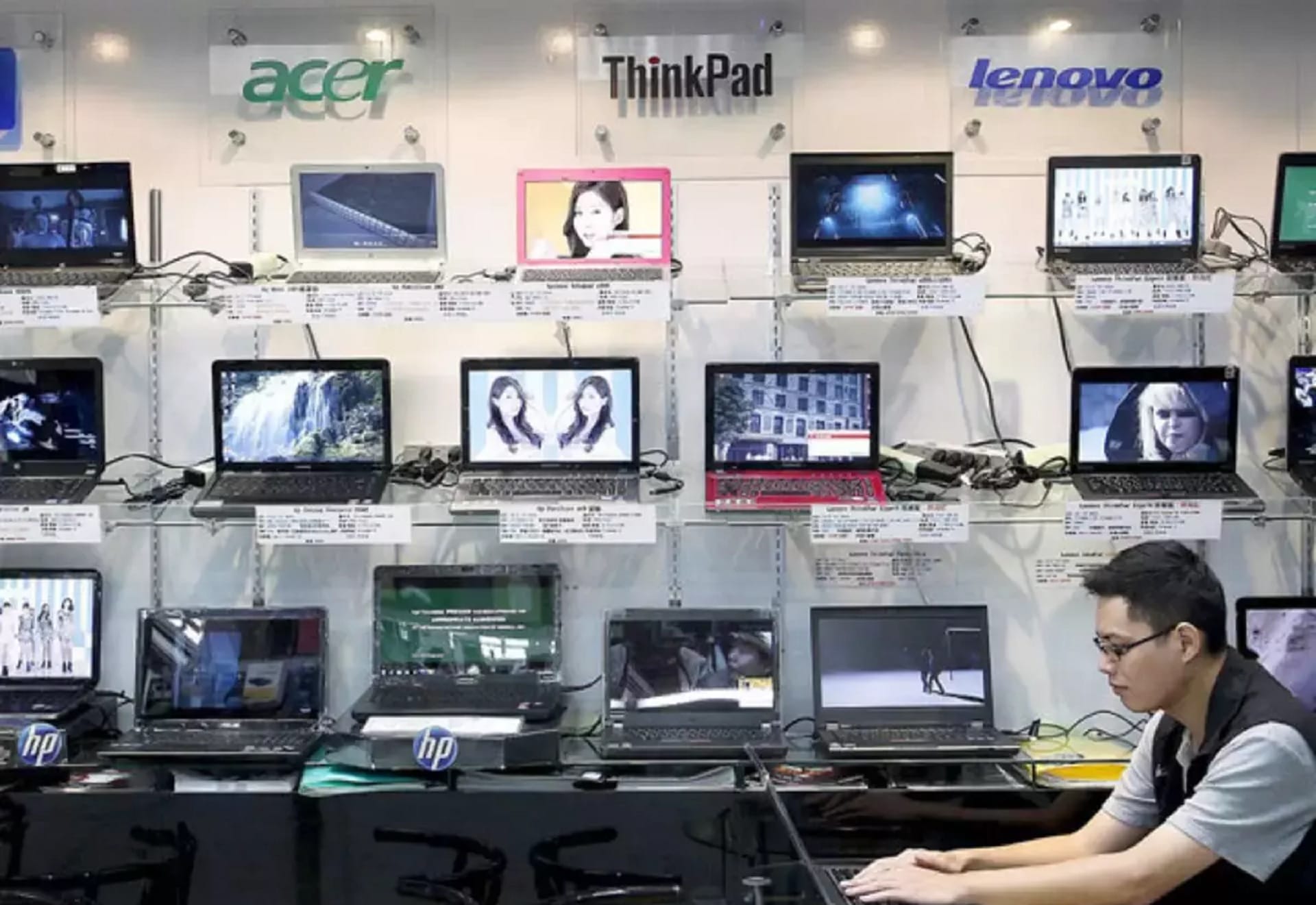 computer industry badly hit by the Russia Ukraine war, major brands started cutting their earnings and profit estimates for this year