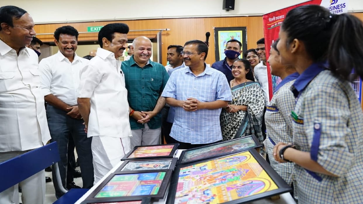 Tamil Nadu CM MK stalin visits delhi government school and mohalla clinic Arvind Kejriwal said i am honoured