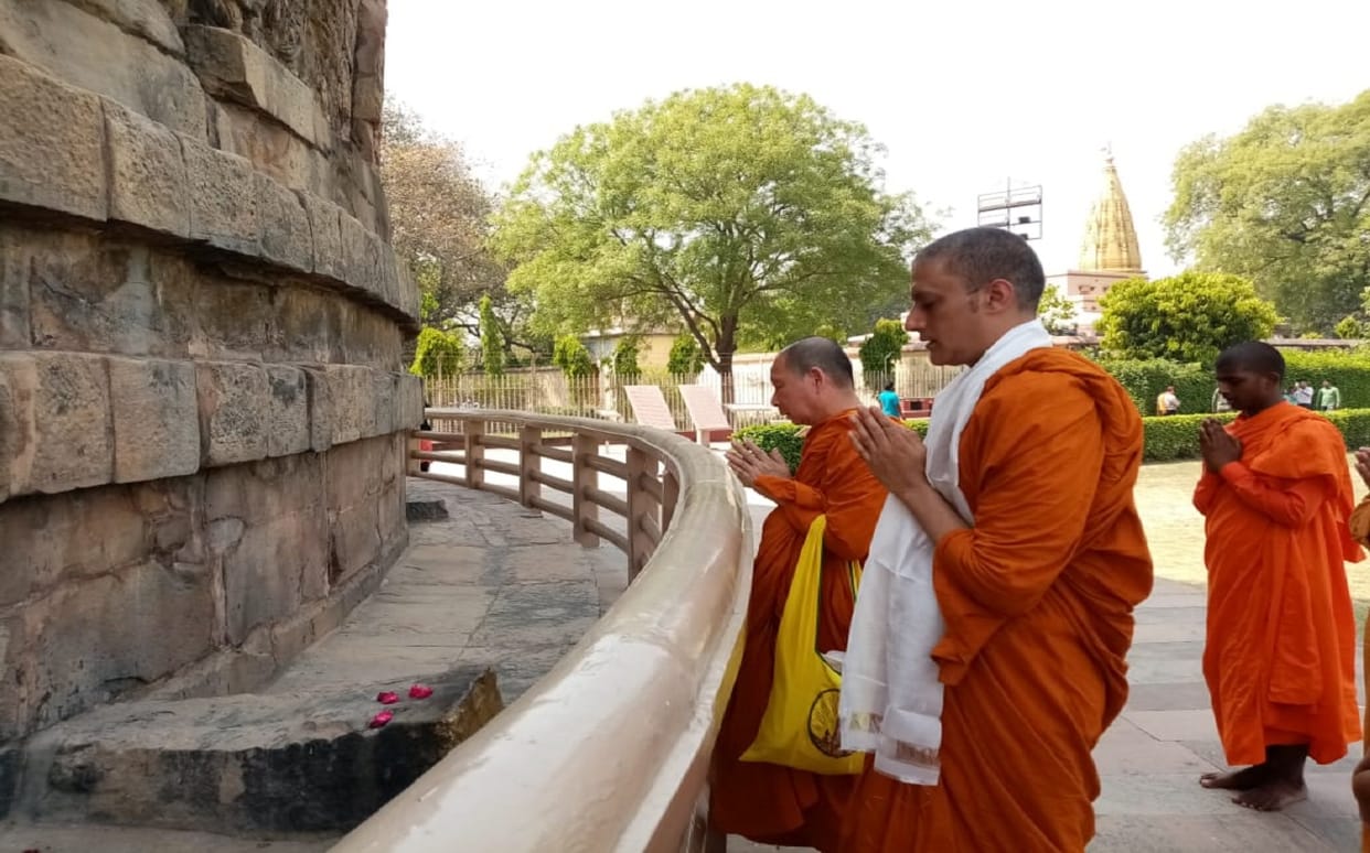 Actor Gagan Malik visit Sarnath varanasi worshiped as  monk at shrine of Lord Buddha