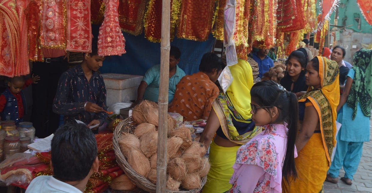 Hathras: Chaitra Navratri from today, decorated temples, shopping in markets