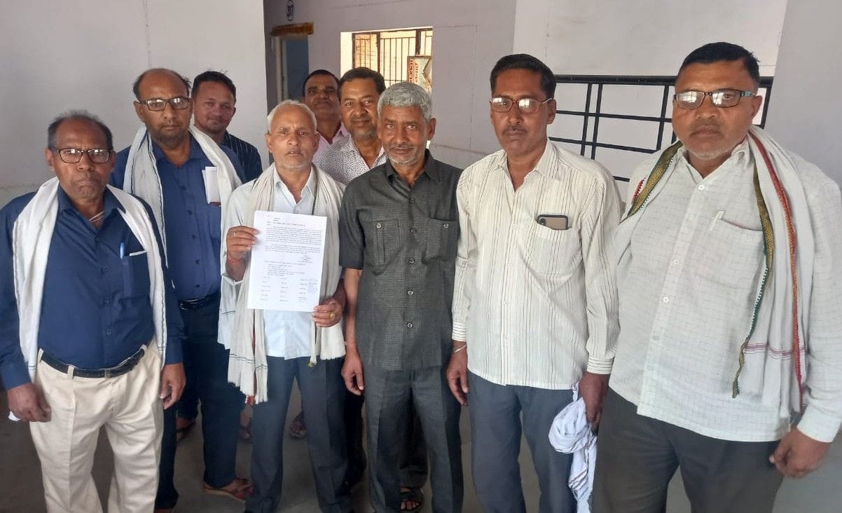 Hathras: 24 employees of Jal Nigam construction block did not get salary