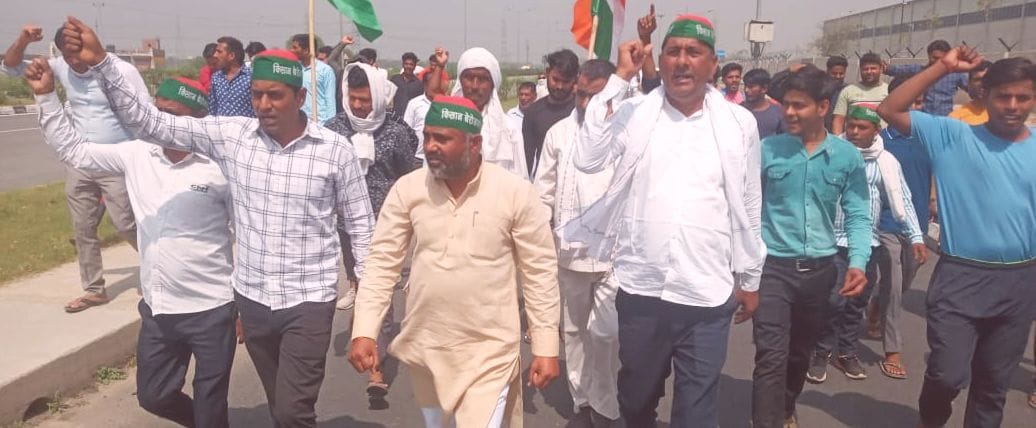 Demonstration on hire company for employment, 12 arrested