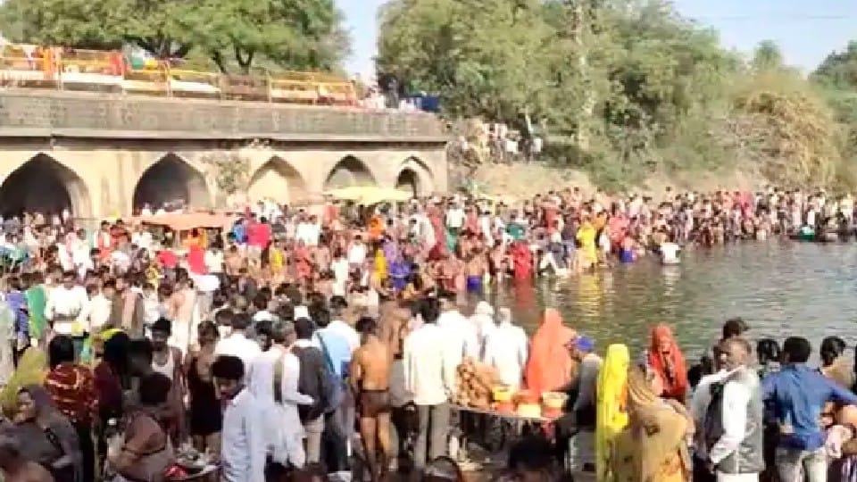 'Fair of ghosts' in the city of Mahakal: Devotees take a dip in Ujjain's Bawan Kund on Bhootadi Amavasya