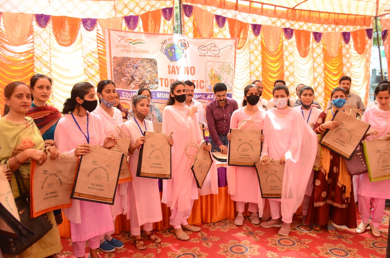 Jute bags distributed to make the city polythene free