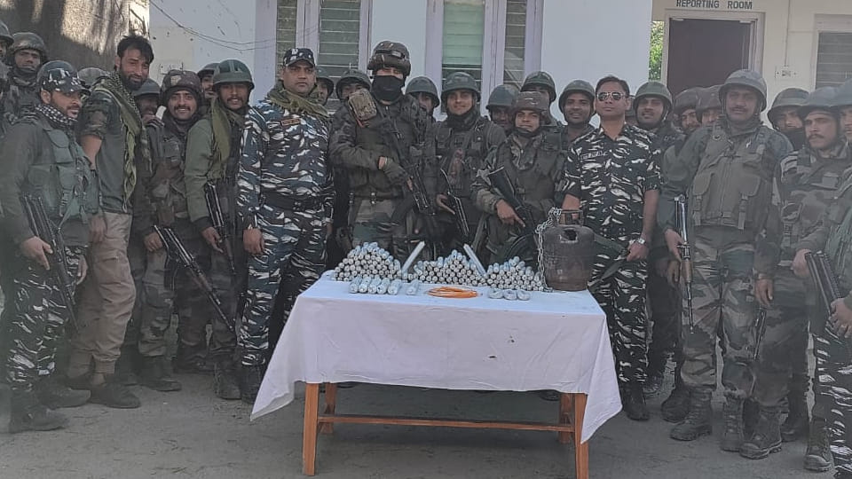 Army and police joint recovered 20 kgs  grade explosive and one lakh rupees cash in malipeth kishtwar jammu kashmir
