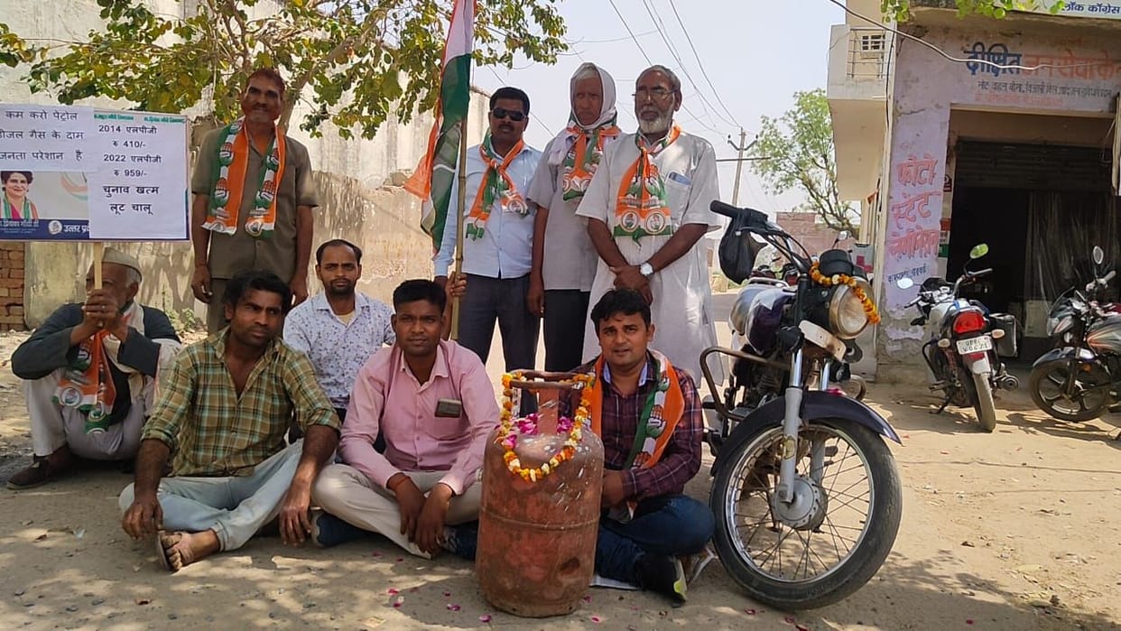 Hathras: Opposed inflation by garlanding cylinders and bikes