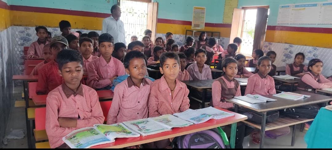 Students arrived in new classes happily