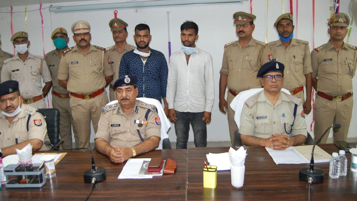 Company employee and a crook arrested in an attempt to rob cash from cash van