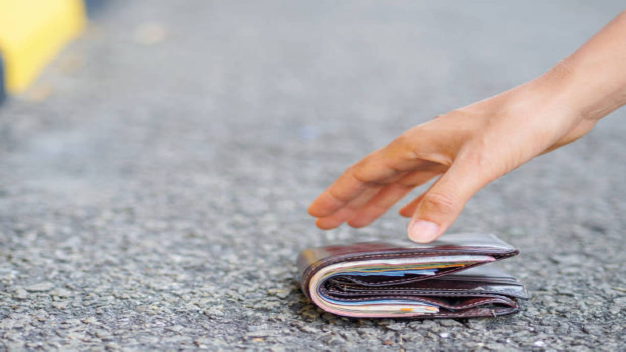 money found on road is good or bad know here in hindi