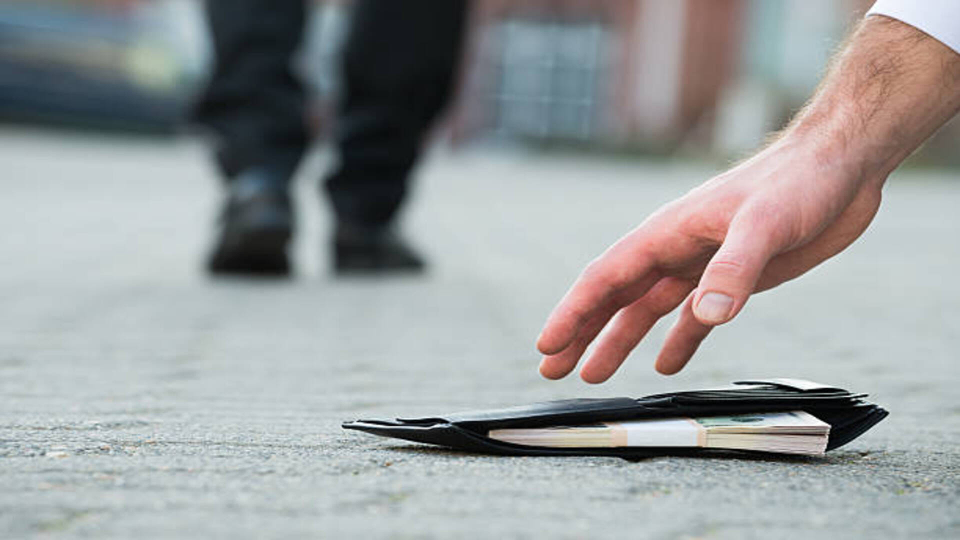 money found on road is good or bad know here in hindi