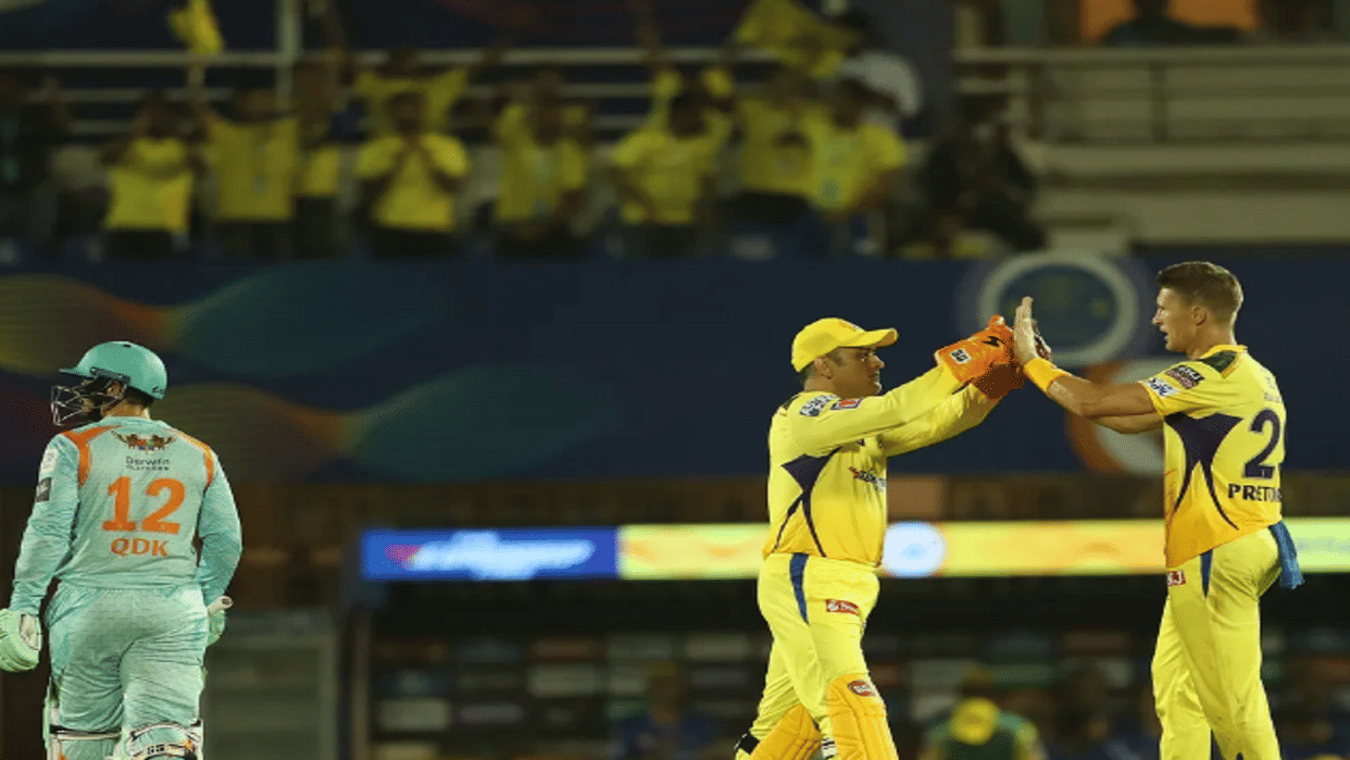 IPL 2022 MS Dhoni Controlling Game Over CSK Captain Ravindra Jadeja Not Good Sign, slams Former cricketer ajay jadeja and parthiv patel