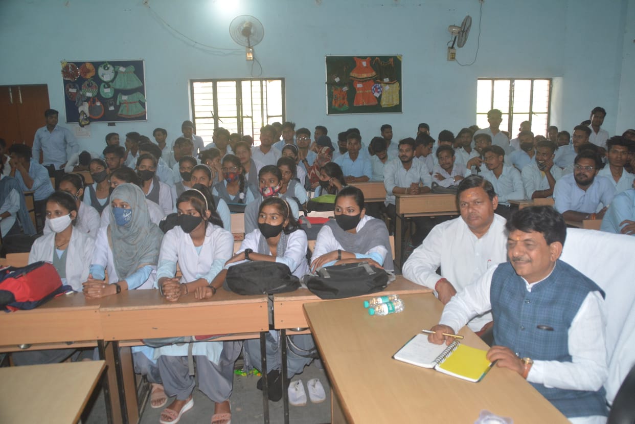 Pay full attention to cleanliness in the institute: Kapil Dev Aggarwal