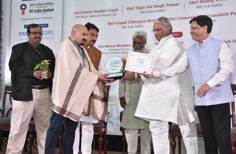 Prakash Daseela and Rajendra Bisht were awarded the Jal Prahari Samman