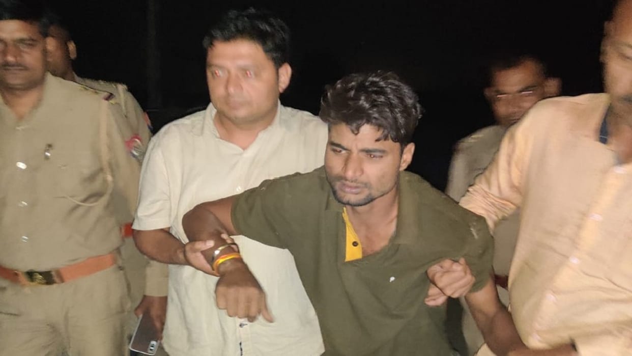 Ghaziabad: History sheeter shot in encounter with police two miscreants arrested robbed car recovered