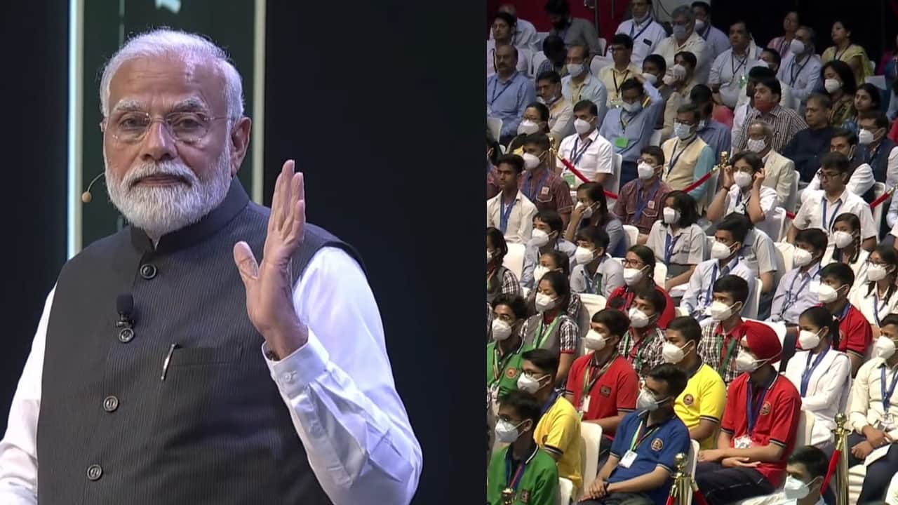 ParikshaPeCharcha 2022 PM Narendra Modi Takes Jibes at Social Issues Praize Girls Share Thoughts With Students in PPC 2022