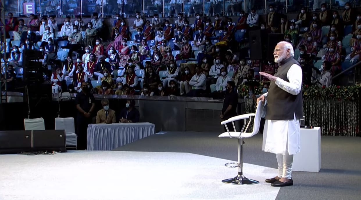 Pariksha Pe Charcha 2022: On the questions of children, PM Modi suggested solutions in an interesting way, said Build trust and make it strength